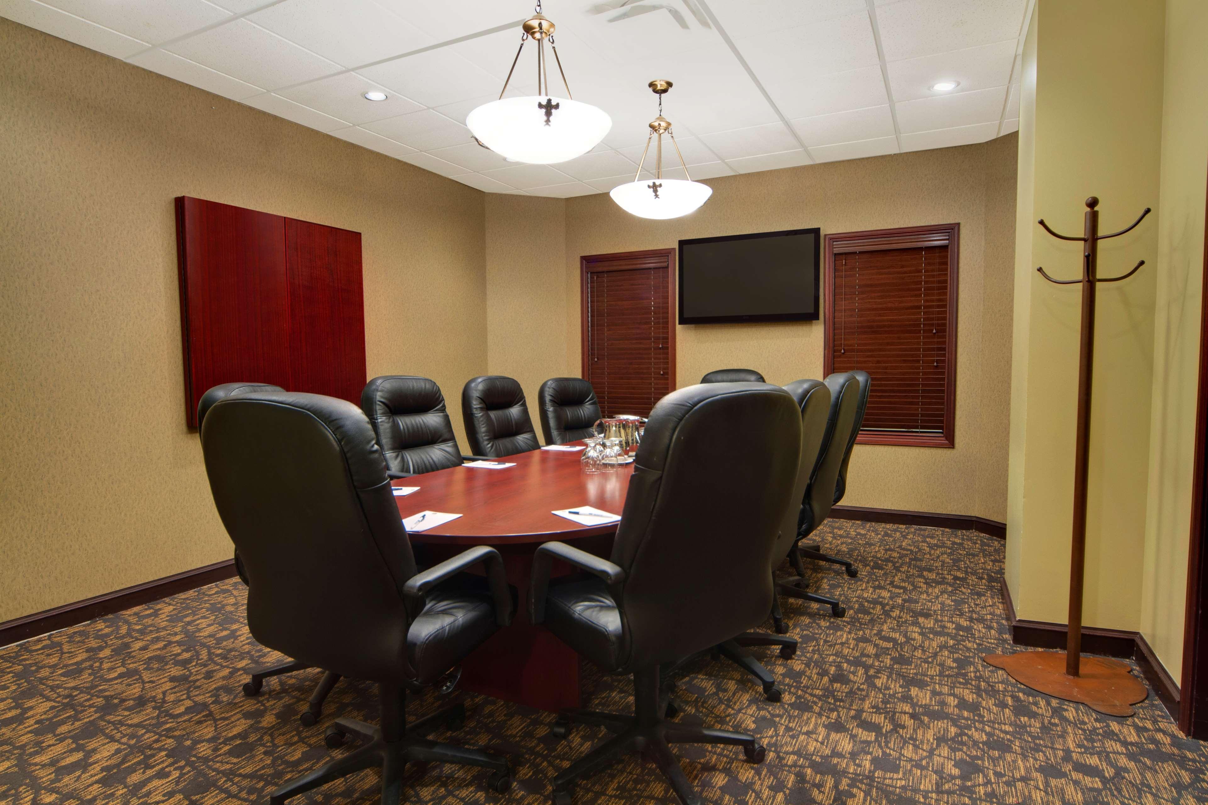 Hotel Western Airport 3*